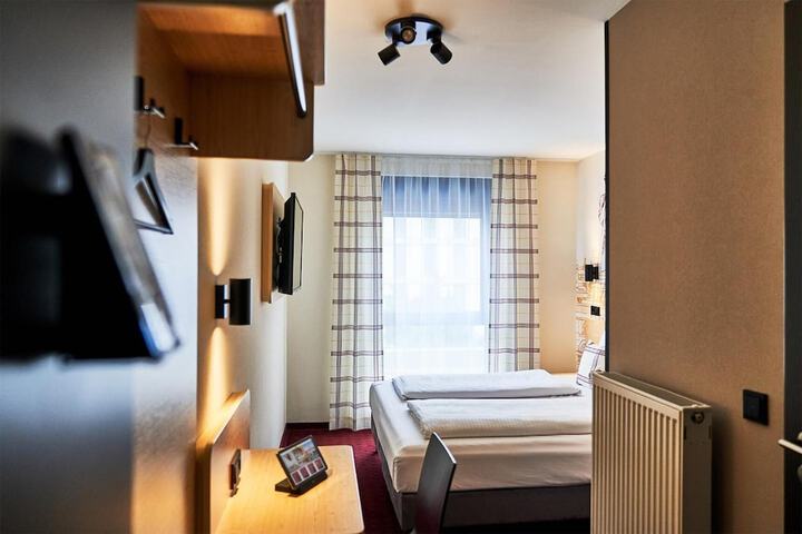 Room 21 of 40
