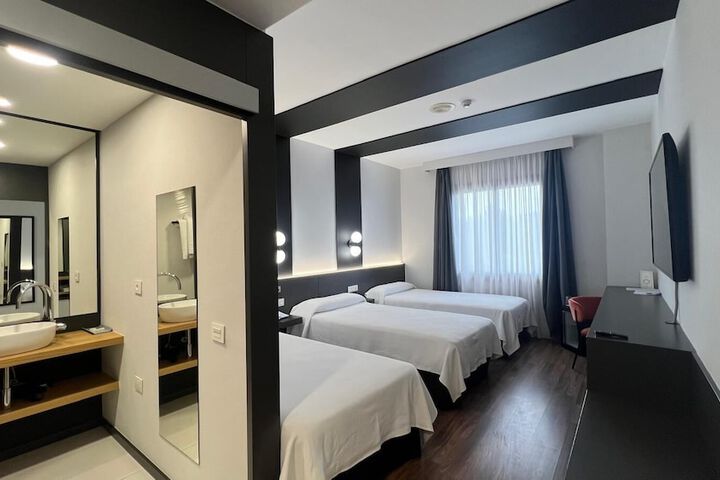 Room 27 of 79