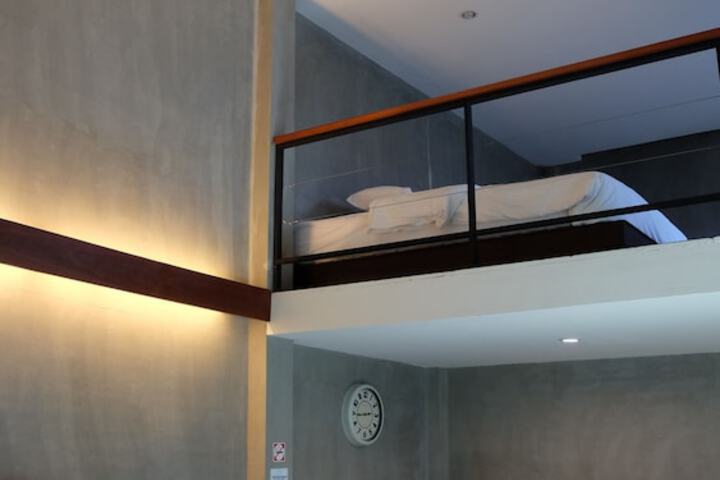 Room 37 of 78