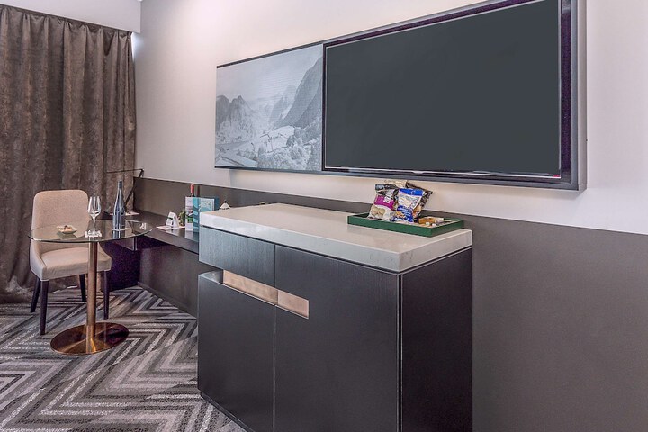 Room 14 of 32