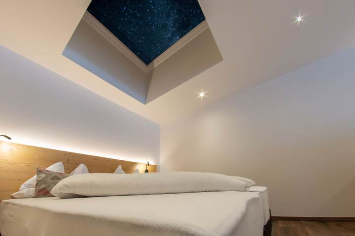 Room 6 of 73