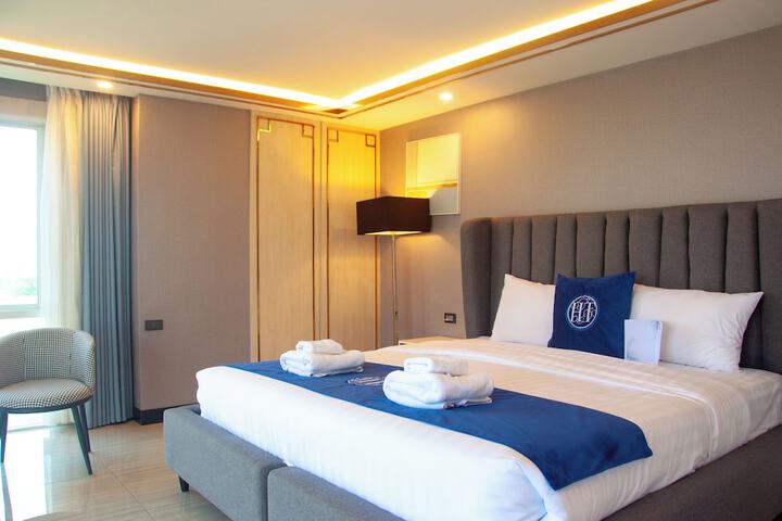 Room 16 of 168