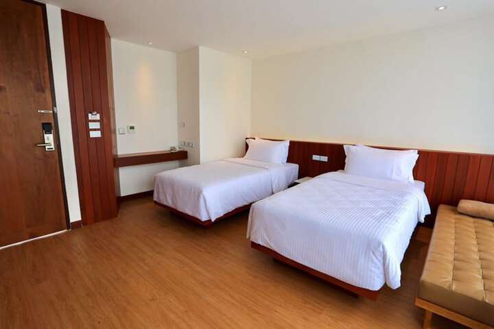 Room 4 of 25