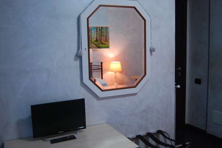 Room 3 of 44
