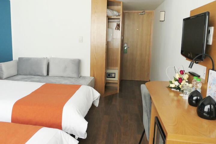 Room 35 of 108