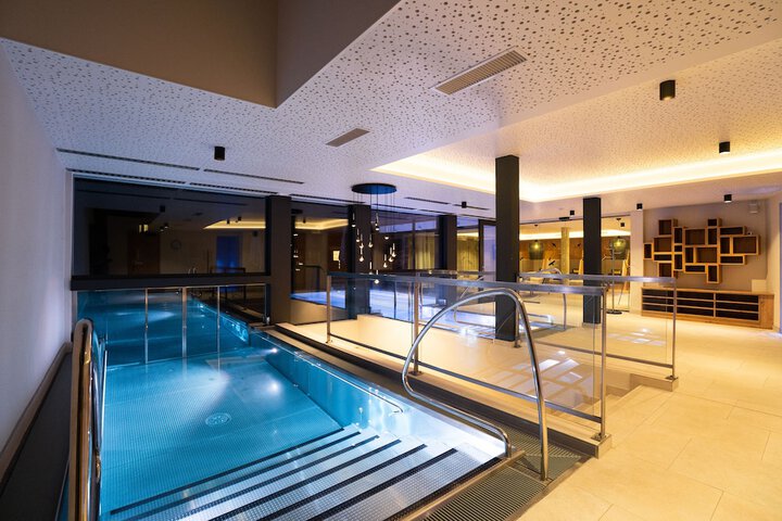 Pool 44 of 62