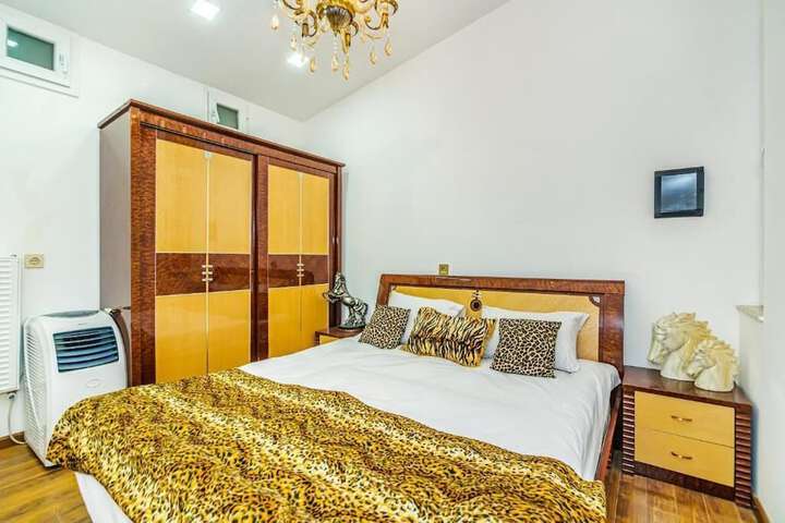 Room 6 of 47