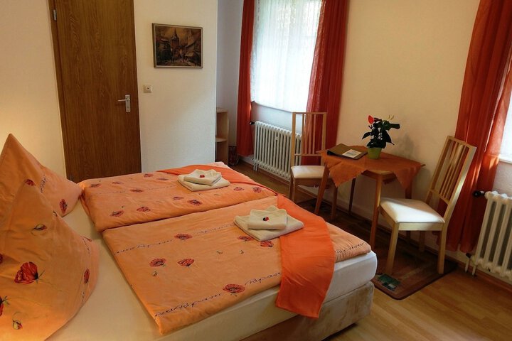 Room 8 of 14