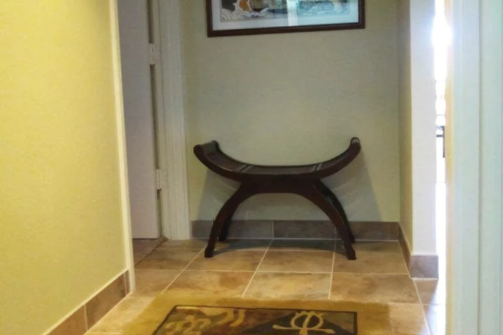 Room 5 of 12