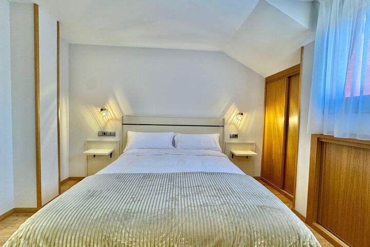Room 49 of 80