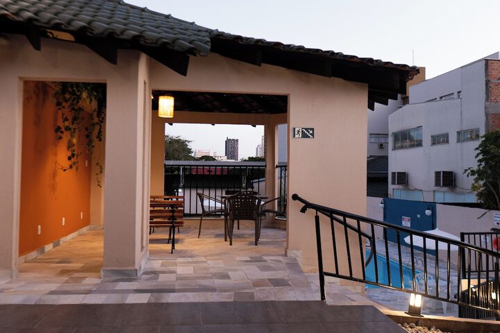 Pool 40 of 77