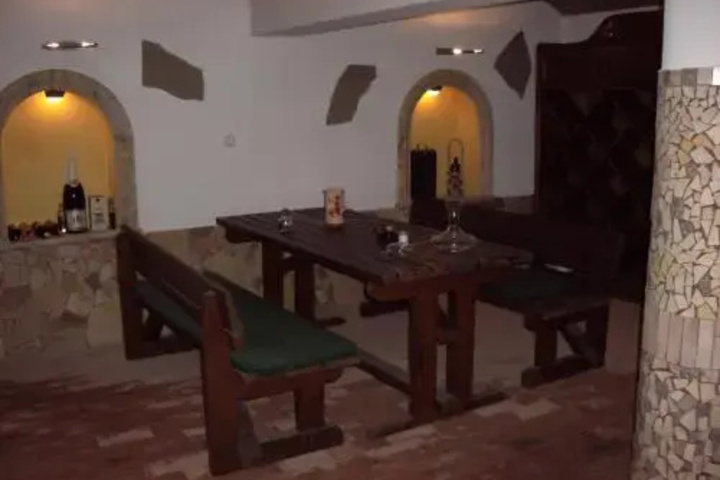 Dining 7 of 9