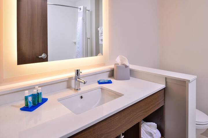 Double Accessible (5 of 6)