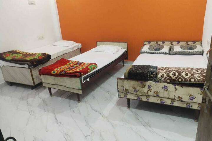 Room 4 of 17