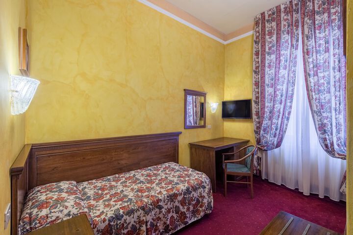 Room 18 of 48
