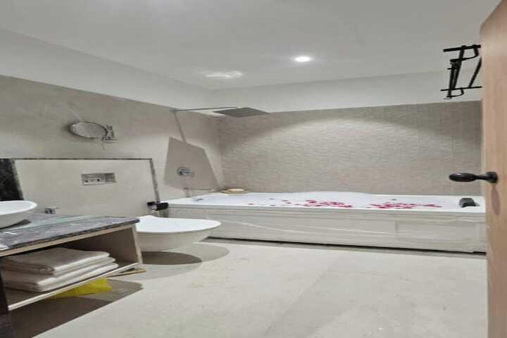 Room 6 of 7