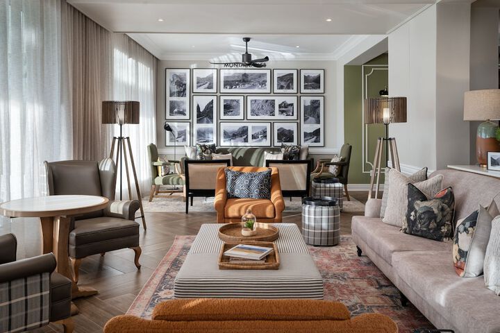 Lounge 45 of 64