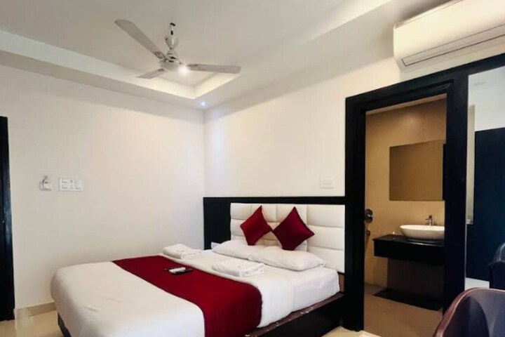 Room 8 of 32