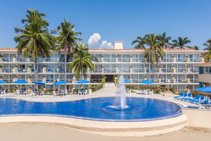 Hotel with Pool