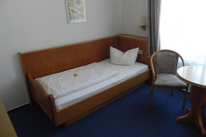 Room 11 of 38