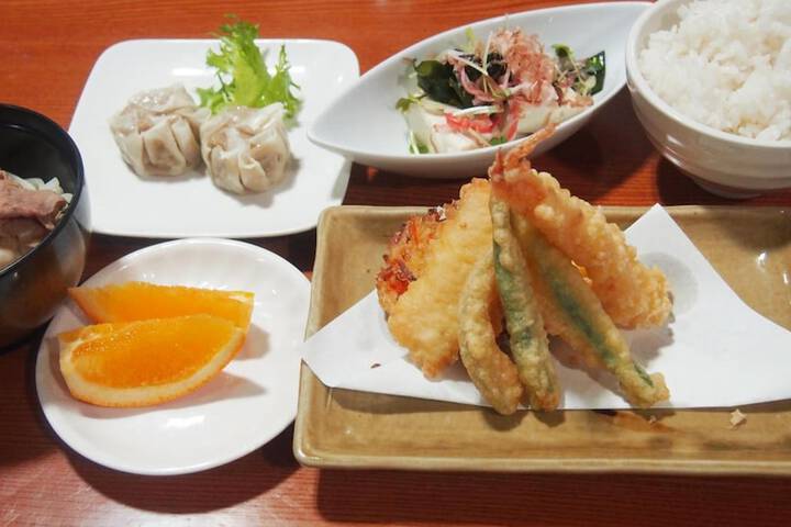 Dining 14 of 29