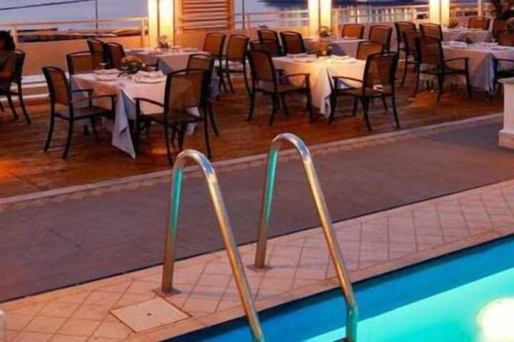 Pool Hotel