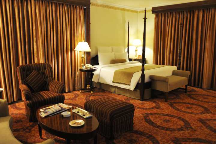 Room 10 of 80