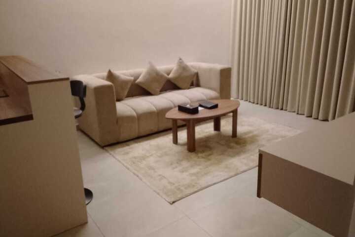 Room 10 of 14