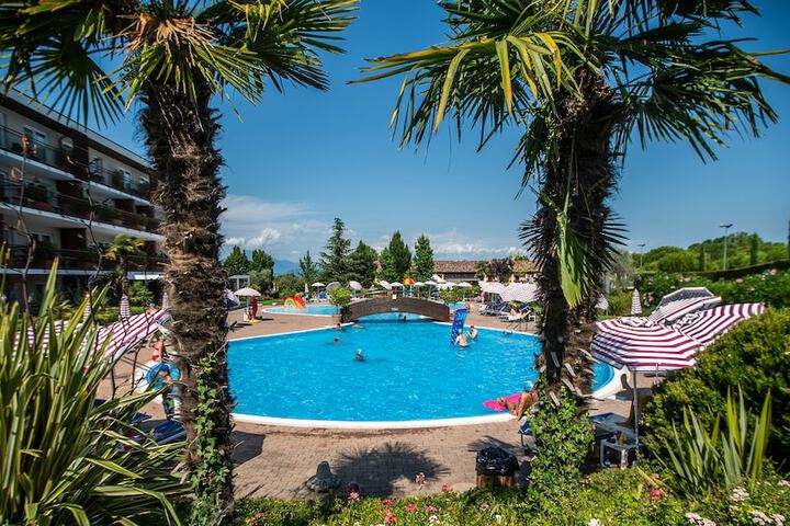 Hotel with Pool
