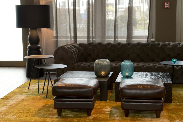 Lounge 30 of 44