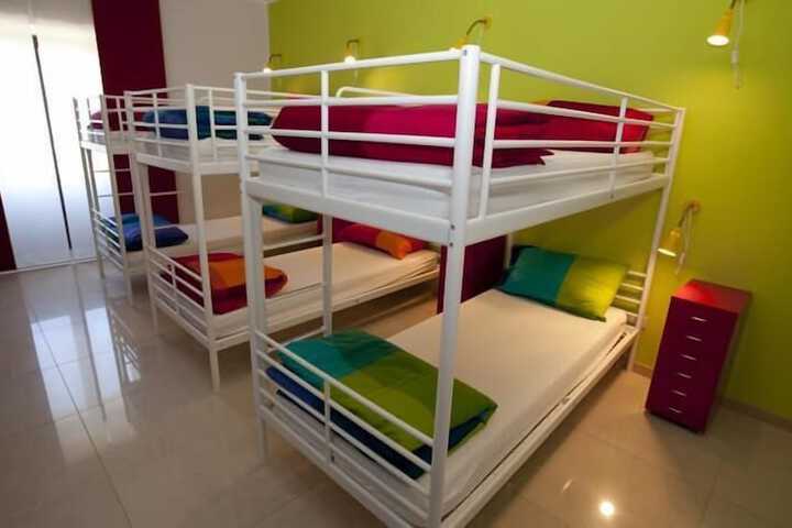 Room 17 of 34