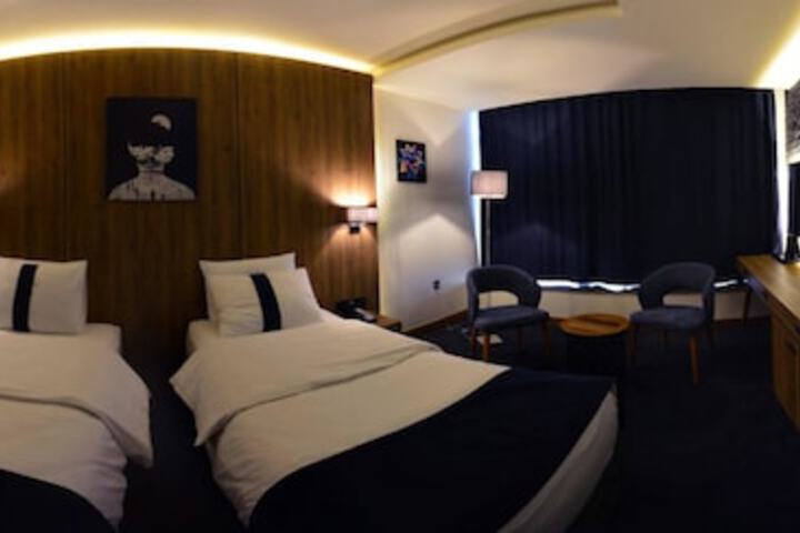 Room 12 of 36