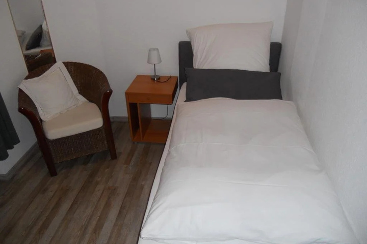 Room 4 of 11