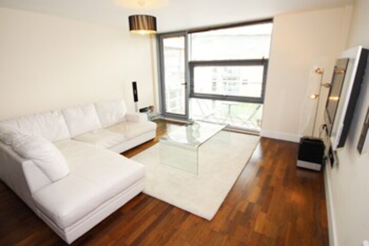 Lounge 73 of 229