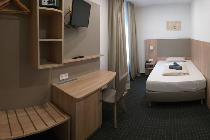 Room 3 of 25