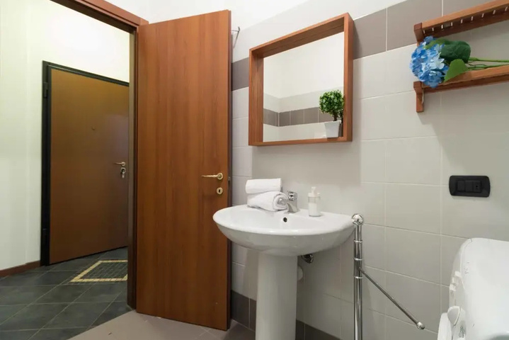 Room 9 of 14