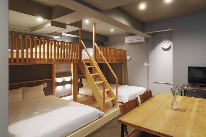 Room 33 of 77