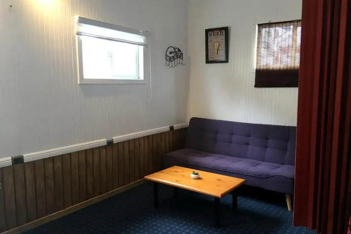 Room 13 of 20