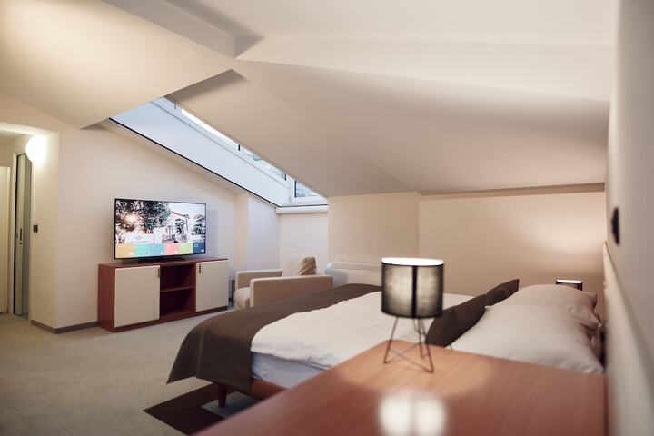 Room 8 of 65
