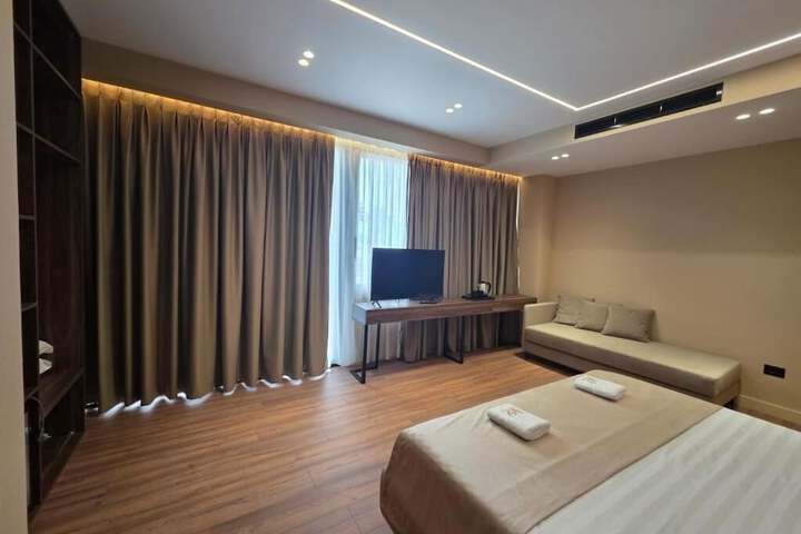 Room 30 of 104