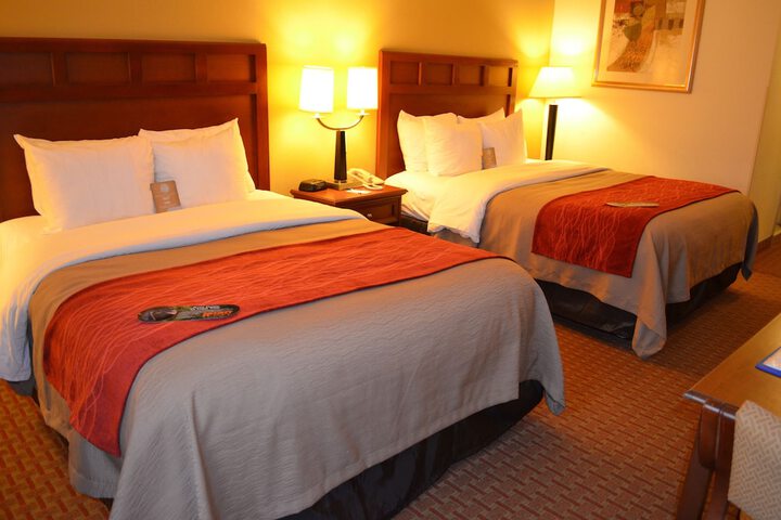 2 Queen Beds (7 of 11)