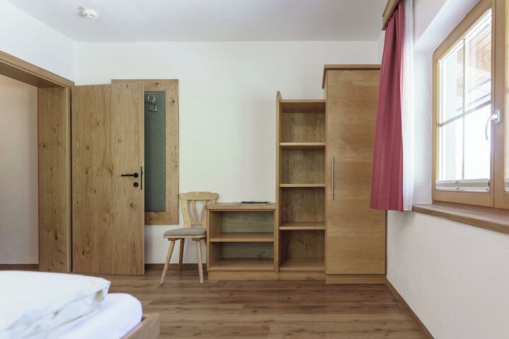 Room 11 of 69