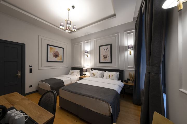 Room 33 of 134