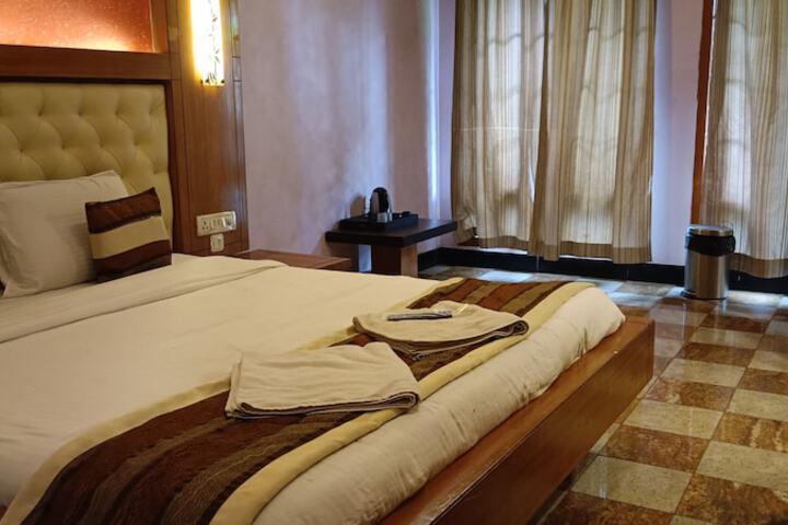 Room 7 of 16