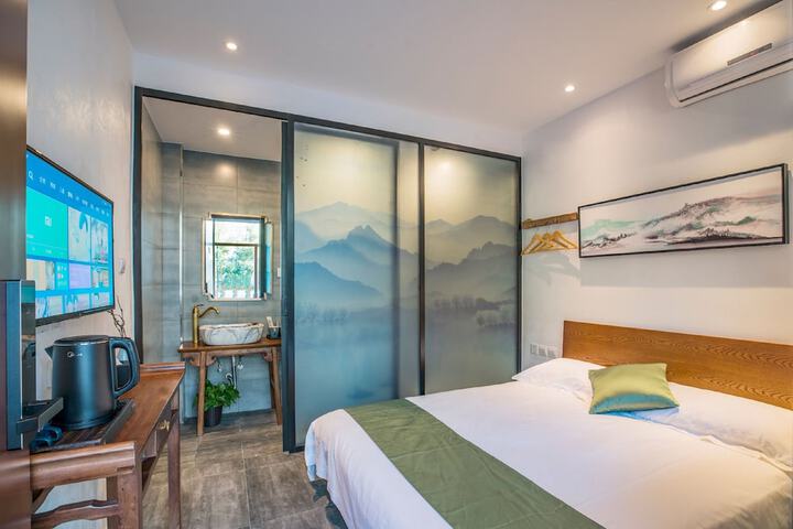 Room 10 of 51