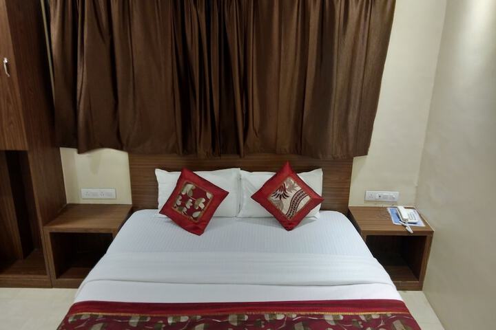 Room 9 of 19