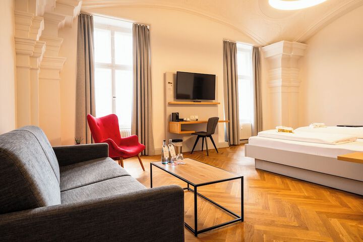 Room 10 of 25