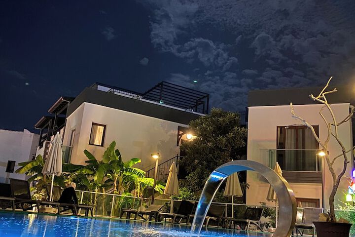 Pool 105 of 159