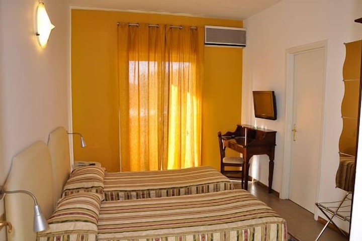 Room 5 of 28