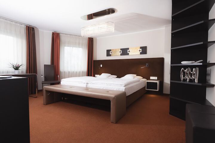 Room 5 of 40